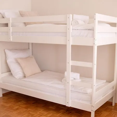 140qm Fuer 6-10 Personen, Zentrum