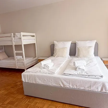 140qm Fuer 6-10 Personen, Zentrum