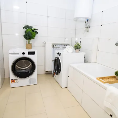 140qm Fuer 6-10 Personen, Zentrum *
